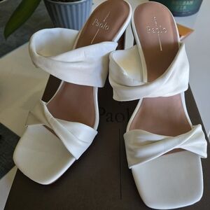 Linea paolo sandals 9 1/2 genuine leather white